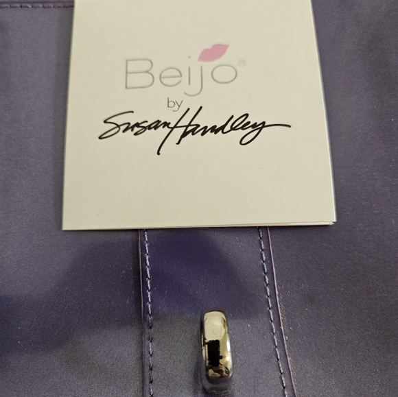 Beijo by Susan Handley Crossbody Bag Purse Purple Patent - Picture 9 of 15